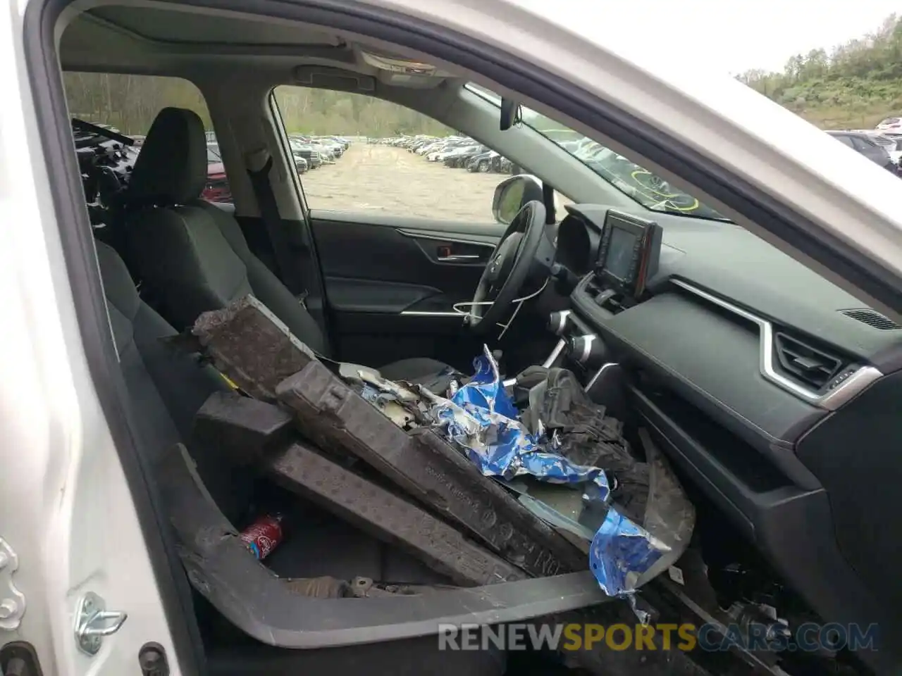 5 Photograph of a damaged car JTMP1RFV3KD023240 TOYOTA RAV4 2019