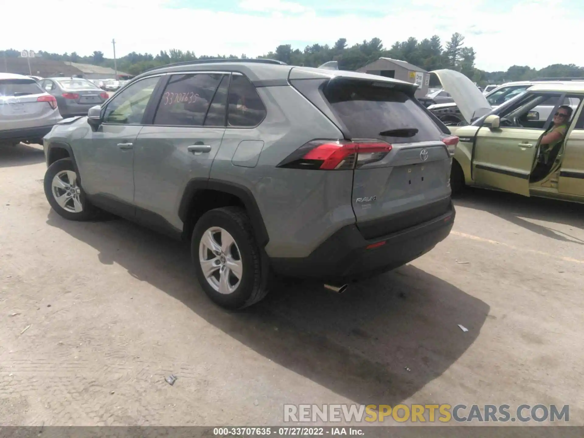 3 Фотография поврежденного автомобиля JTMP1RFV3KD027918 TOYOTA RAV4 2019