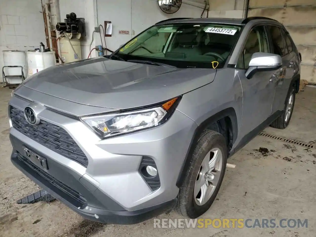 2 Фотография поврежденного автомобиля JTMP1RFV3KD028406 TOYOTA RAV4 2019