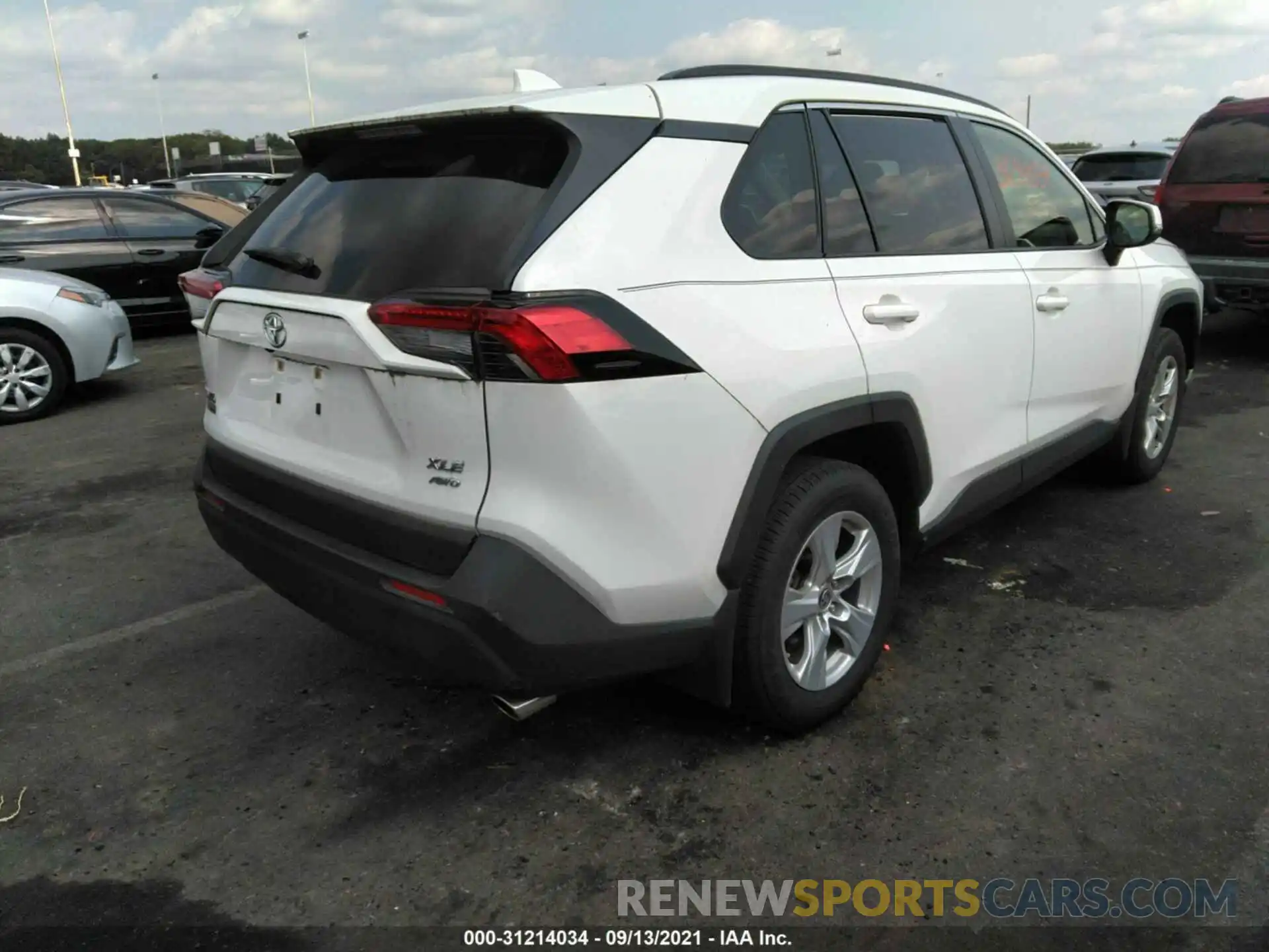 4 Photograph of a damaged car JTMP1RFV3KD042788 TOYOTA RAV4 2019