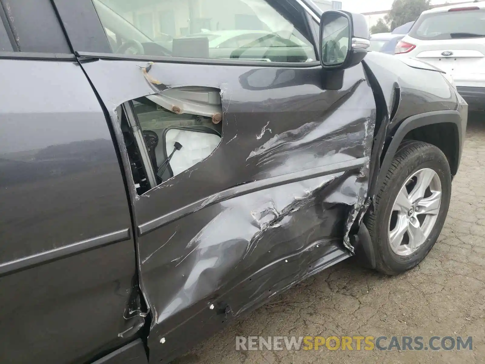 9 Photograph of a damaged car JTMP1RFV3KD504427 TOYOTA RAV4 2019