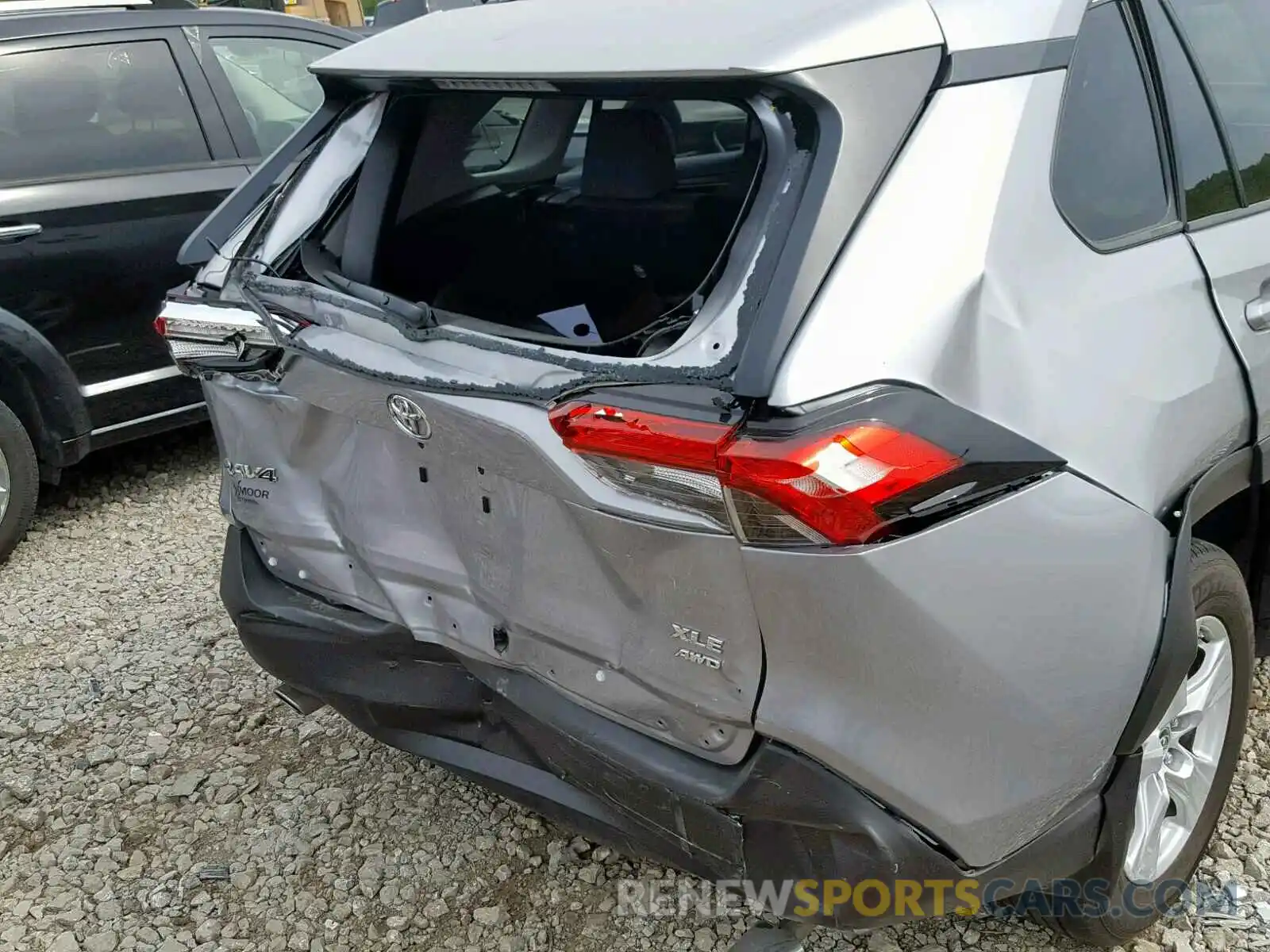 9 Фотография поврежденного автомобиля JTMP1RFV3KD504668 TOYOTA RAV4 2019