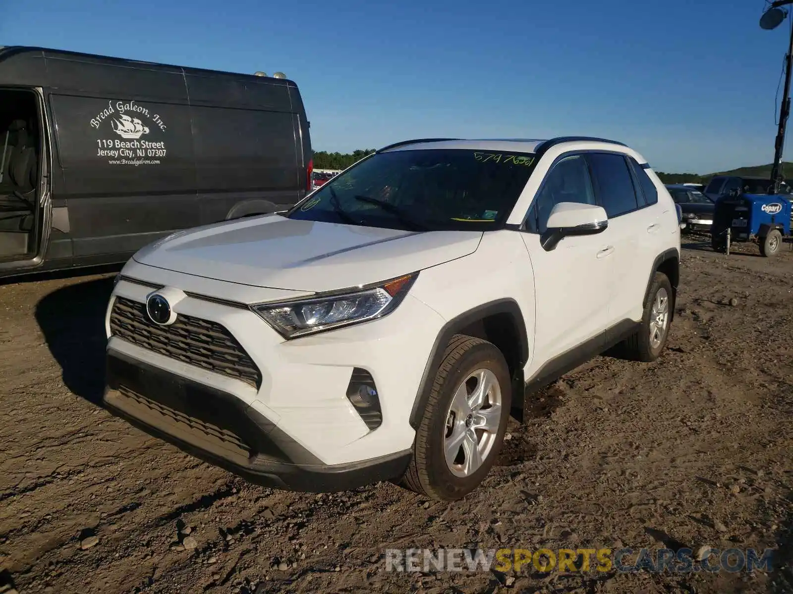 2 Фотография поврежденного автомобиля JTMP1RFV3KD523446 TOYOTA RAV4 2019