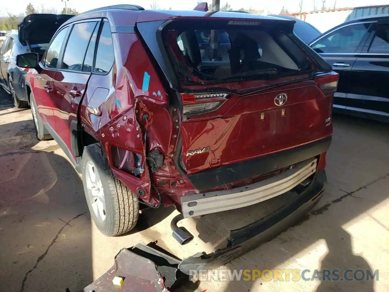 9 Photograph of a damaged car JTMP1RFV3KJ009601 TOYOTA RAV4 2019