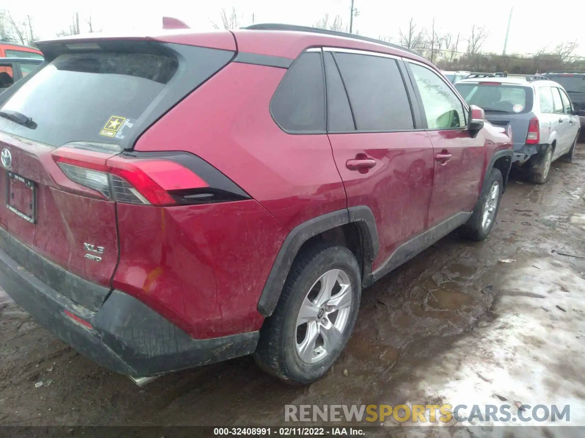 4 Photograph of a damaged car JTMP1RFV3KJ025507 TOYOTA RAV4 2019