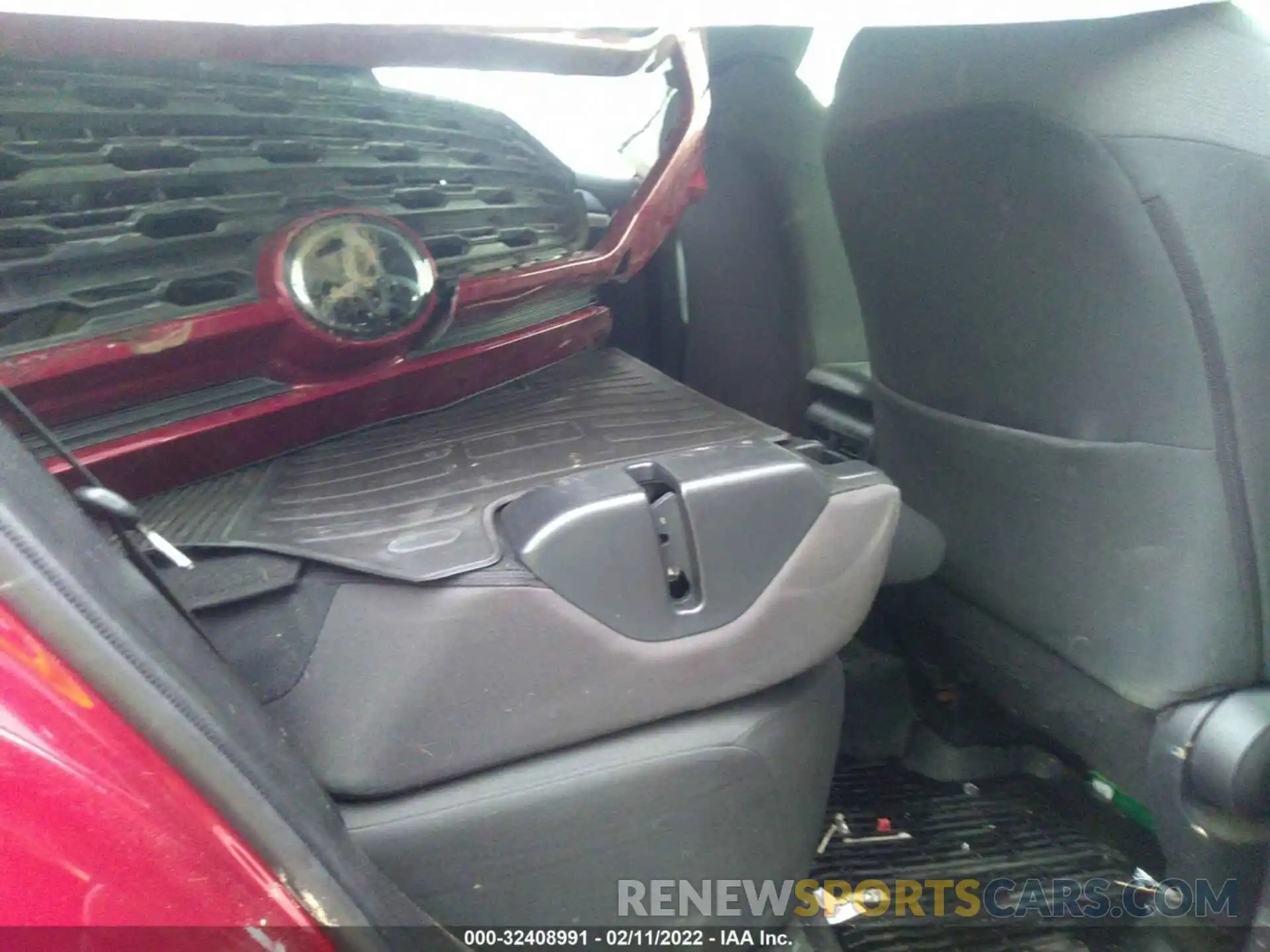 8 Photograph of a damaged car JTMP1RFV3KJ025507 TOYOTA RAV4 2019