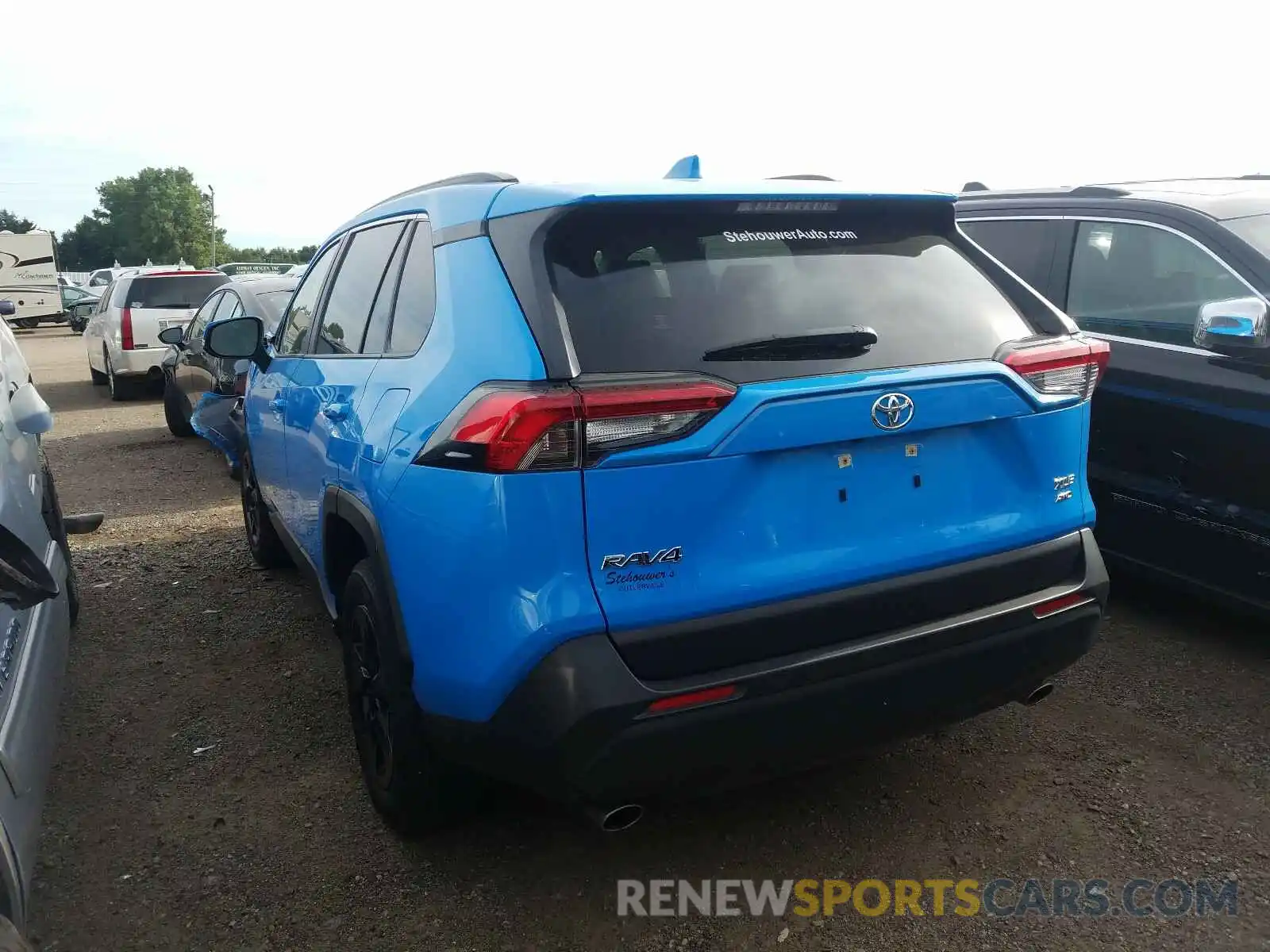 3 Фотография поврежденного автомобиля JTMP1RFV4KD003711 TOYOTA RAV4 2019