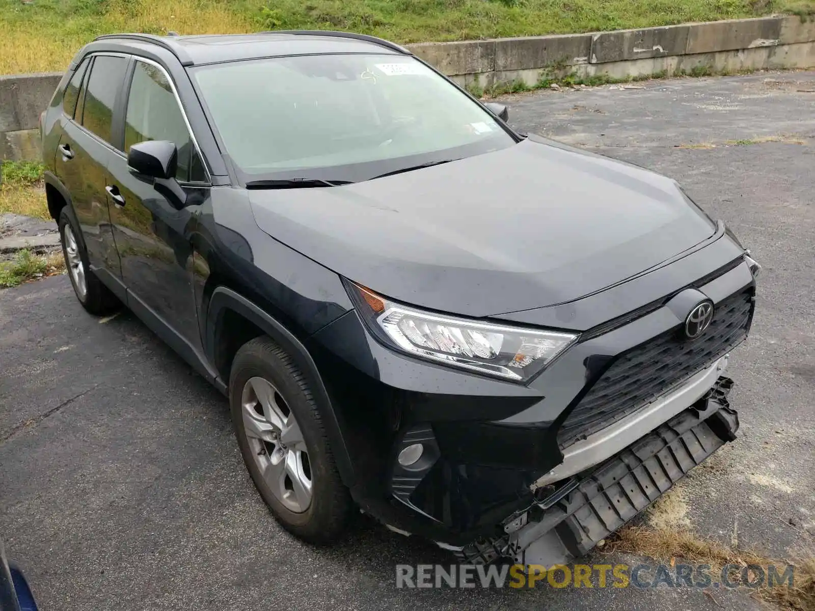 1 Photograph of a damaged car JTMP1RFV4KD006513 TOYOTA RAV4 2019