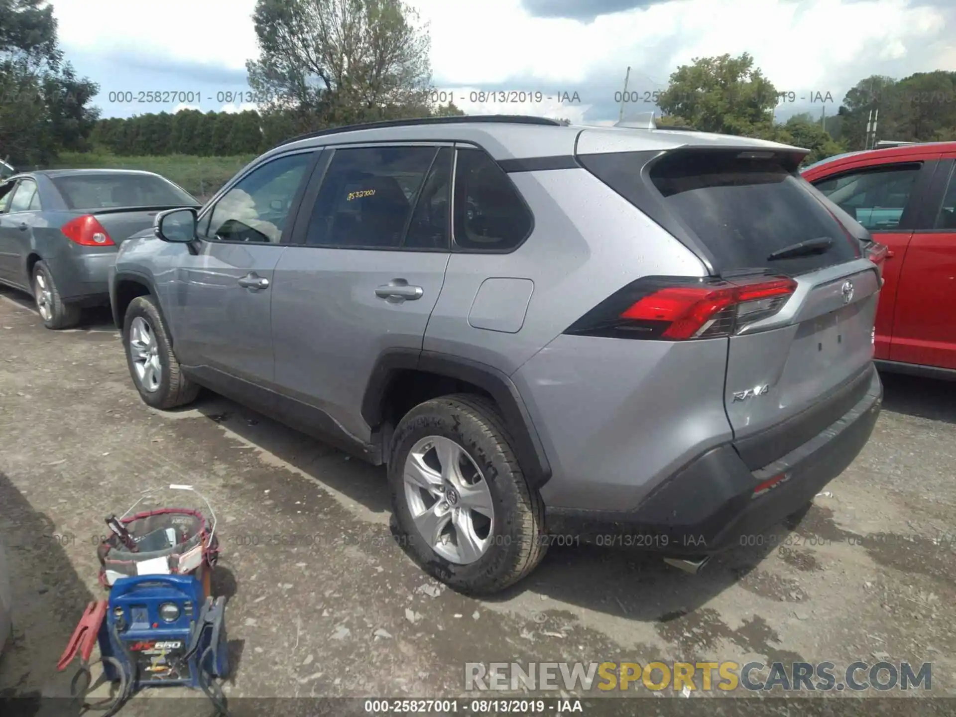 3 Фотография поврежденного автомобиля JTMP1RFV4KD013333 TOYOTA RAV4 2019