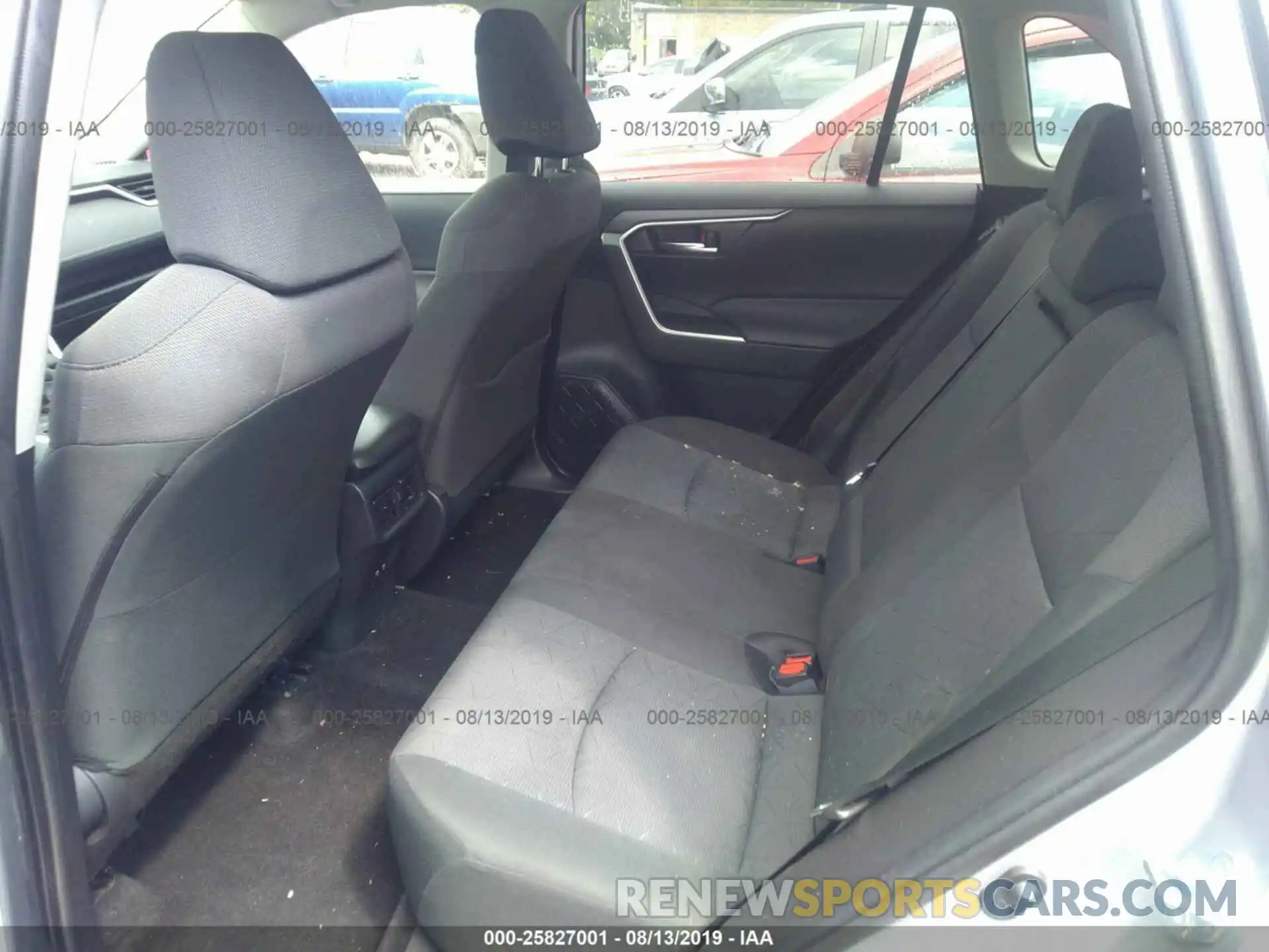 8 Фотография поврежденного автомобиля JTMP1RFV4KD013333 TOYOTA RAV4 2019