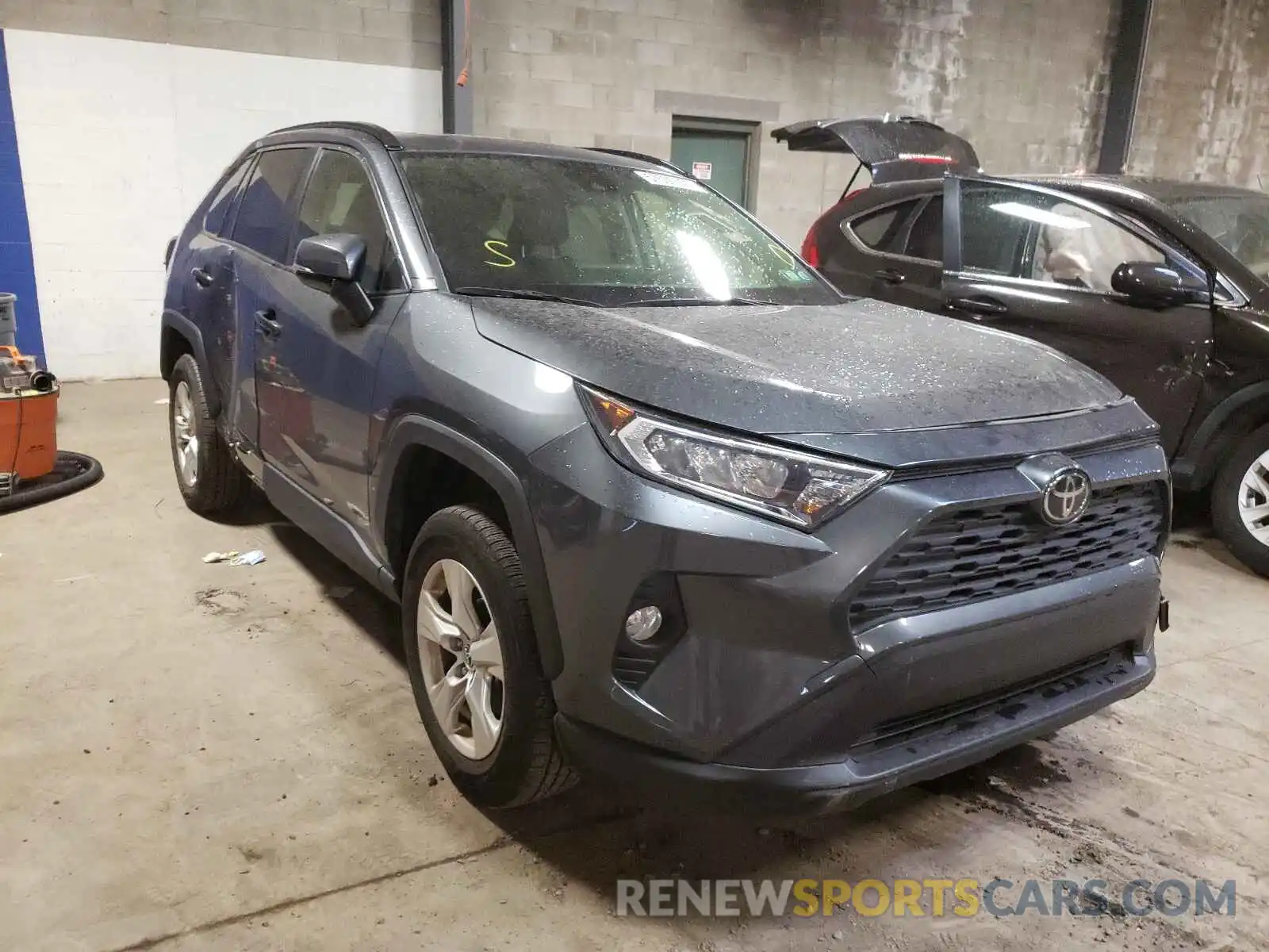 1 Photograph of a damaged car JTMP1RFV4KD022212 TOYOTA RAV4 2019