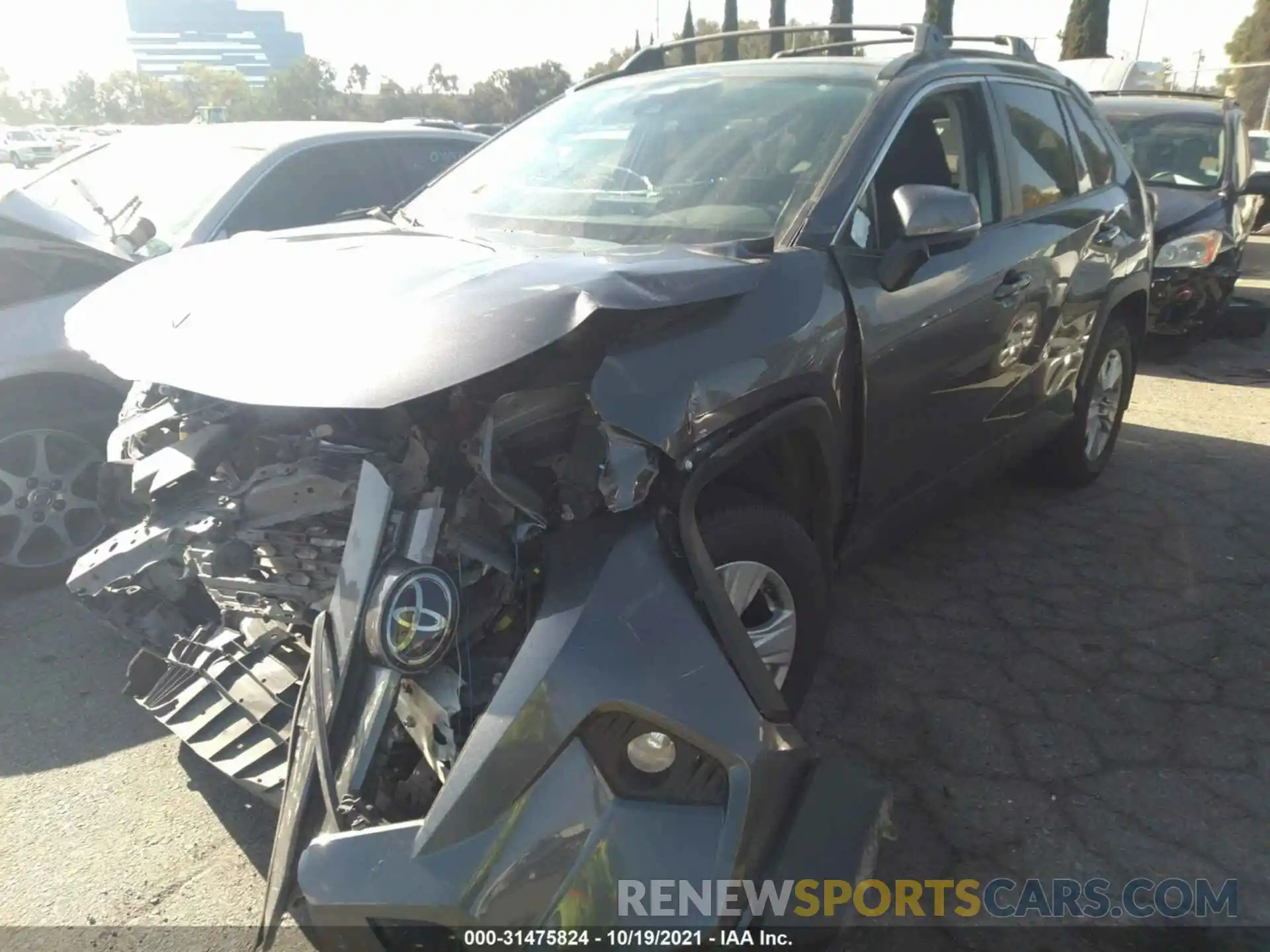 2 Photograph of a damaged car JTMP1RFV4KD028625 TOYOTA RAV4 2019