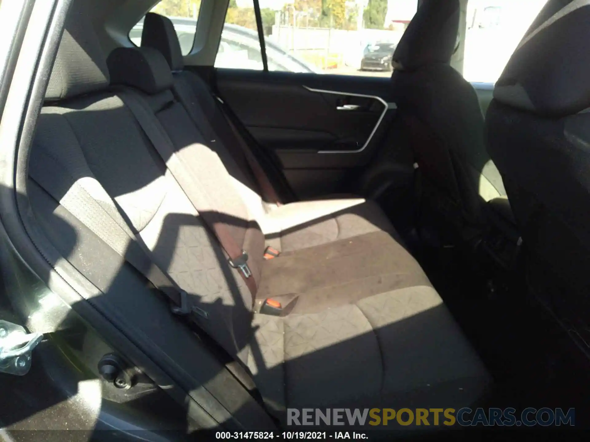 8 Photograph of a damaged car JTMP1RFV4KD028625 TOYOTA RAV4 2019