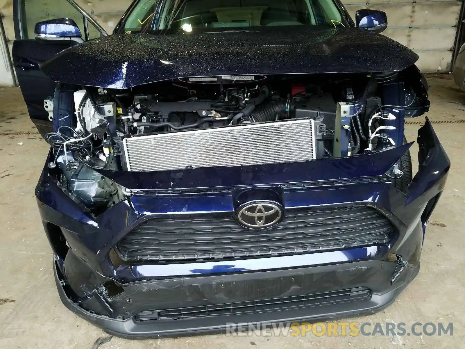 9 Photograph of a damaged car JTMP1RFV4KD033159 TOYOTA RAV4 2019