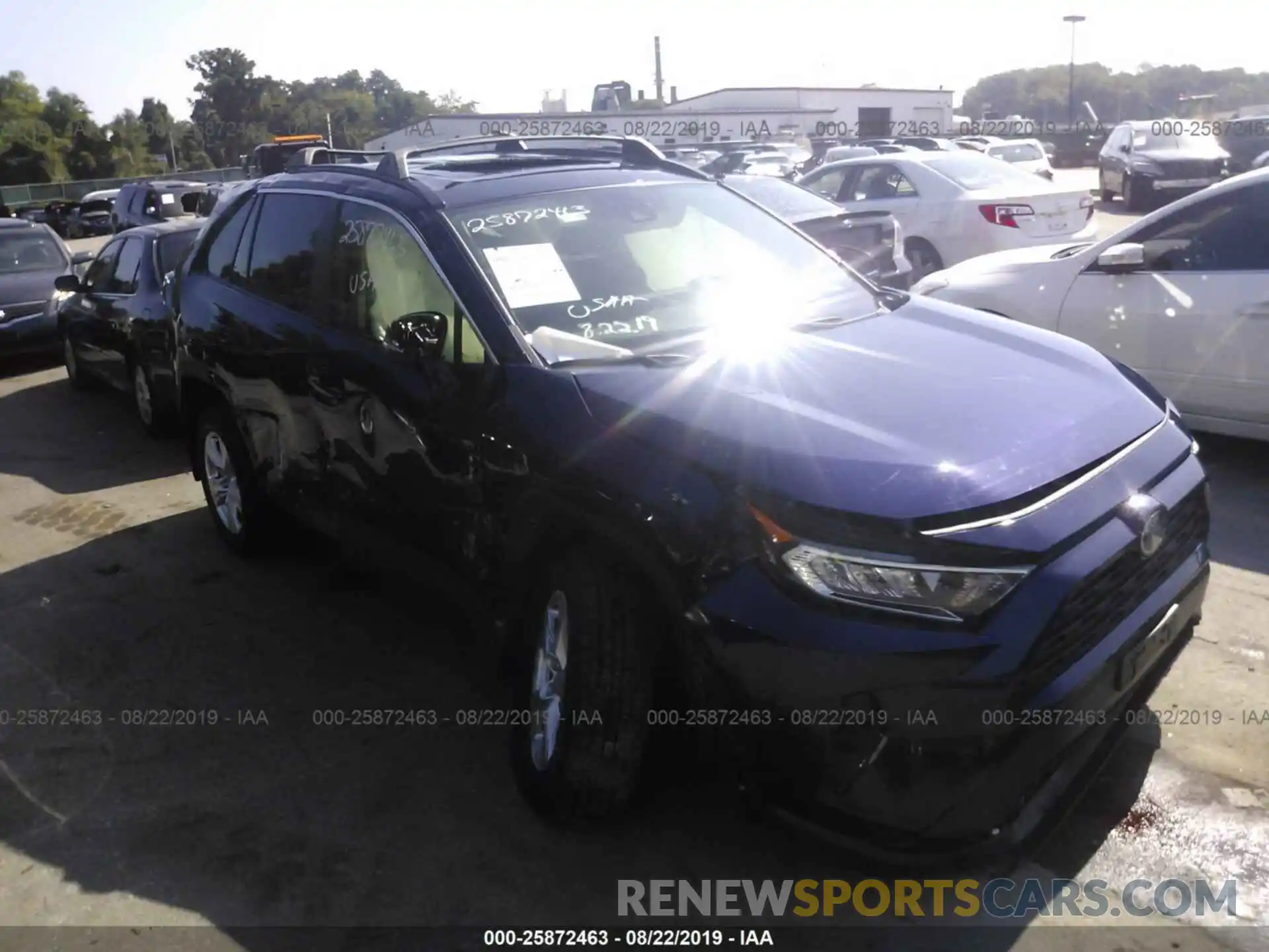 1 Photograph of a damaged car JTMP1RFV4KD502783 TOYOTA RAV4 2019