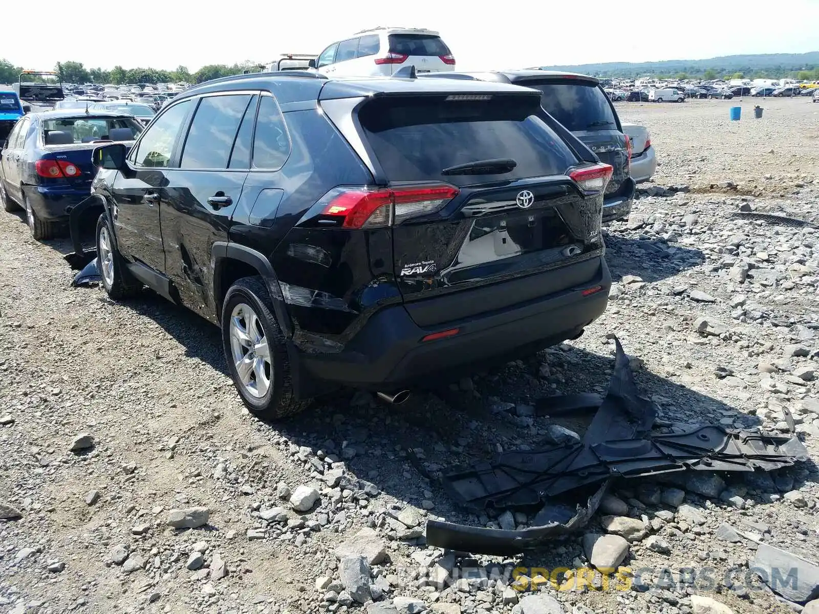 3 Photograph of a damaged car JTMP1RFV4KD515114 TOYOTA RAV4 2019