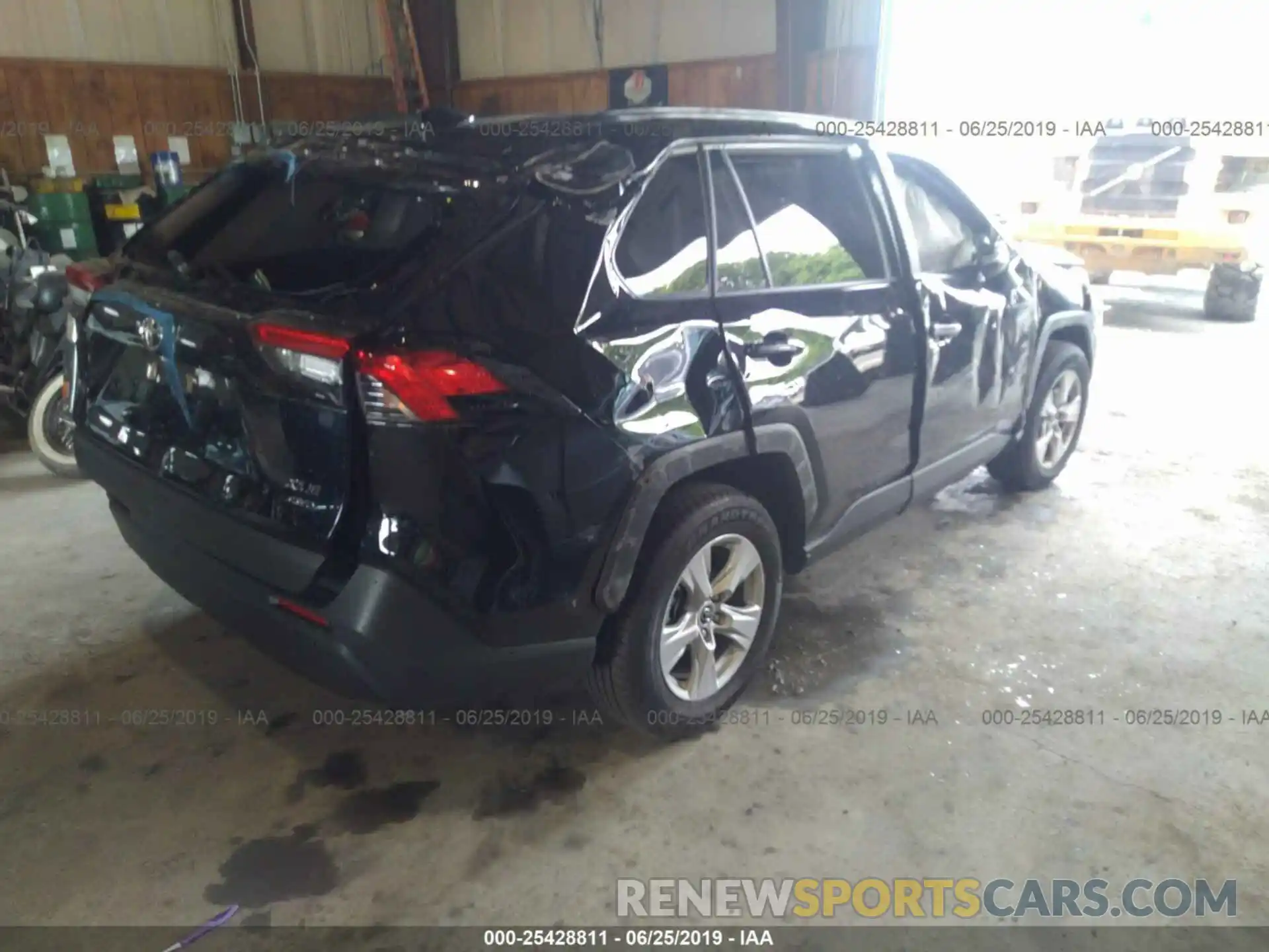 4 Photograph of a damaged car JTMP1RFV4KJ001698 TOYOTA RAV4 2019