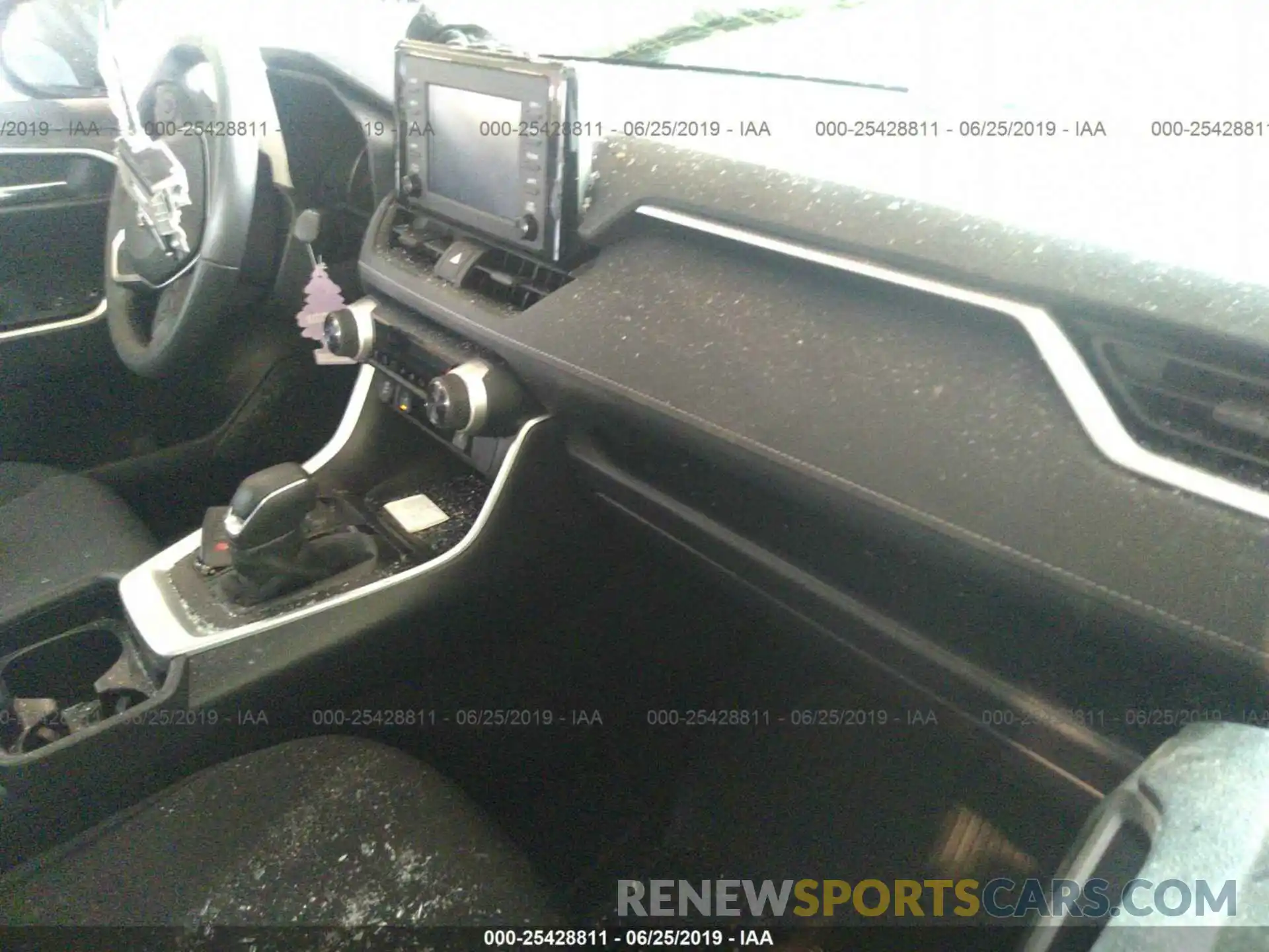 5 Photograph of a damaged car JTMP1RFV4KJ001698 TOYOTA RAV4 2019