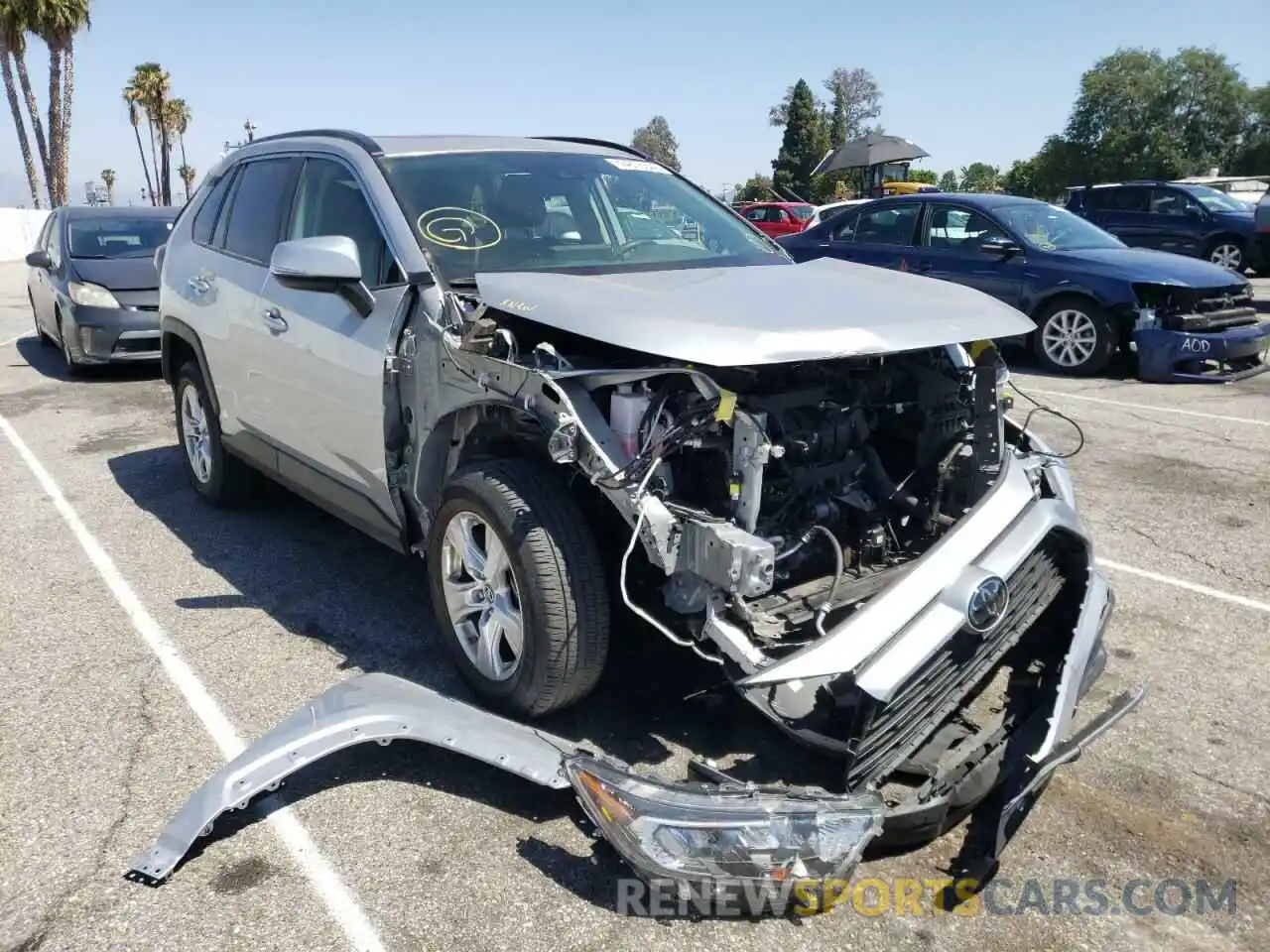 1 Photograph of a damaged car JTMP1RFV4KJ015407 TOYOTA RAV4 2019