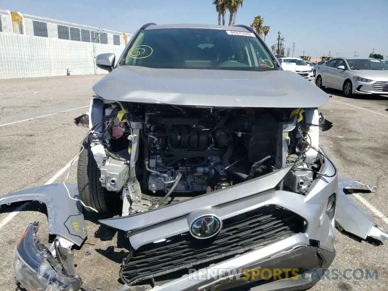 9 Photograph of a damaged car JTMP1RFV4KJ015407 TOYOTA RAV4 2019