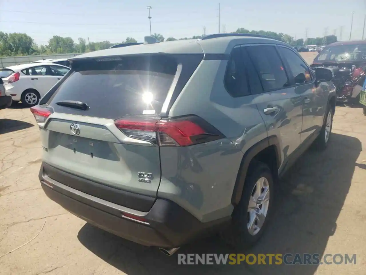 4 Photograph of a damaged car JTMP1RFV4KJ021871 TOYOTA RAV4 2019