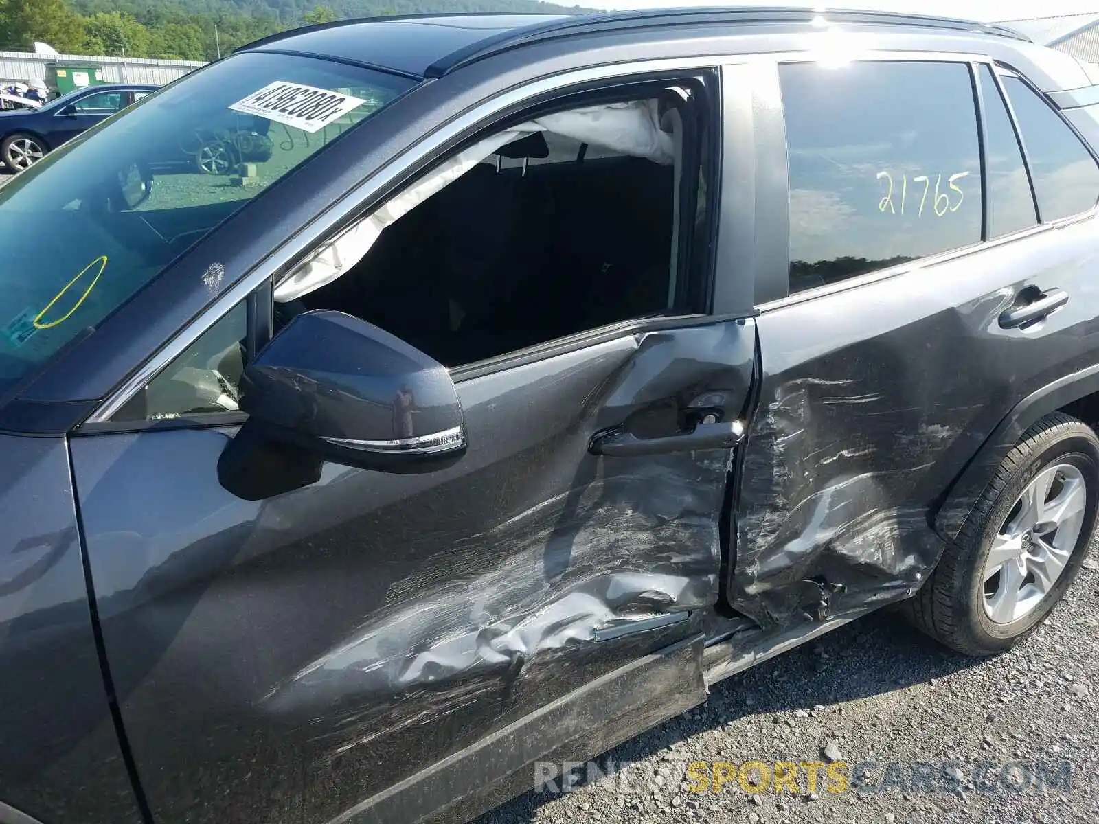 9 Photograph of a damaged car JTMP1RFV5KD023904 TOYOTA RAV4 2019