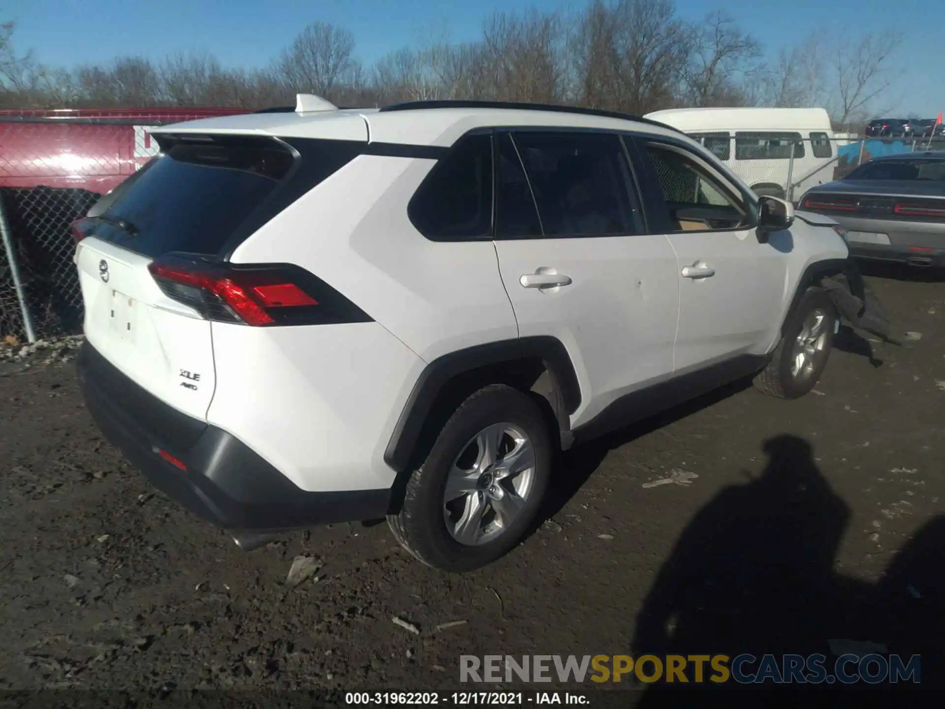 4 Фотография поврежденного автомобиля JTMP1RFV5KD024132 TOYOTA RAV4 2019