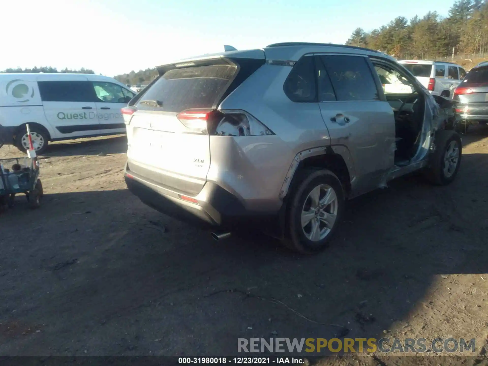 4 Фотография поврежденного автомобиля JTMP1RFV5KD028827 TOYOTA RAV4 2019