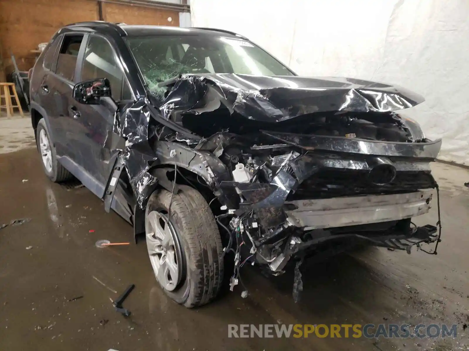 1 Photograph of a damaged car JTMP1RFV5KD502467 TOYOTA RAV4 2019