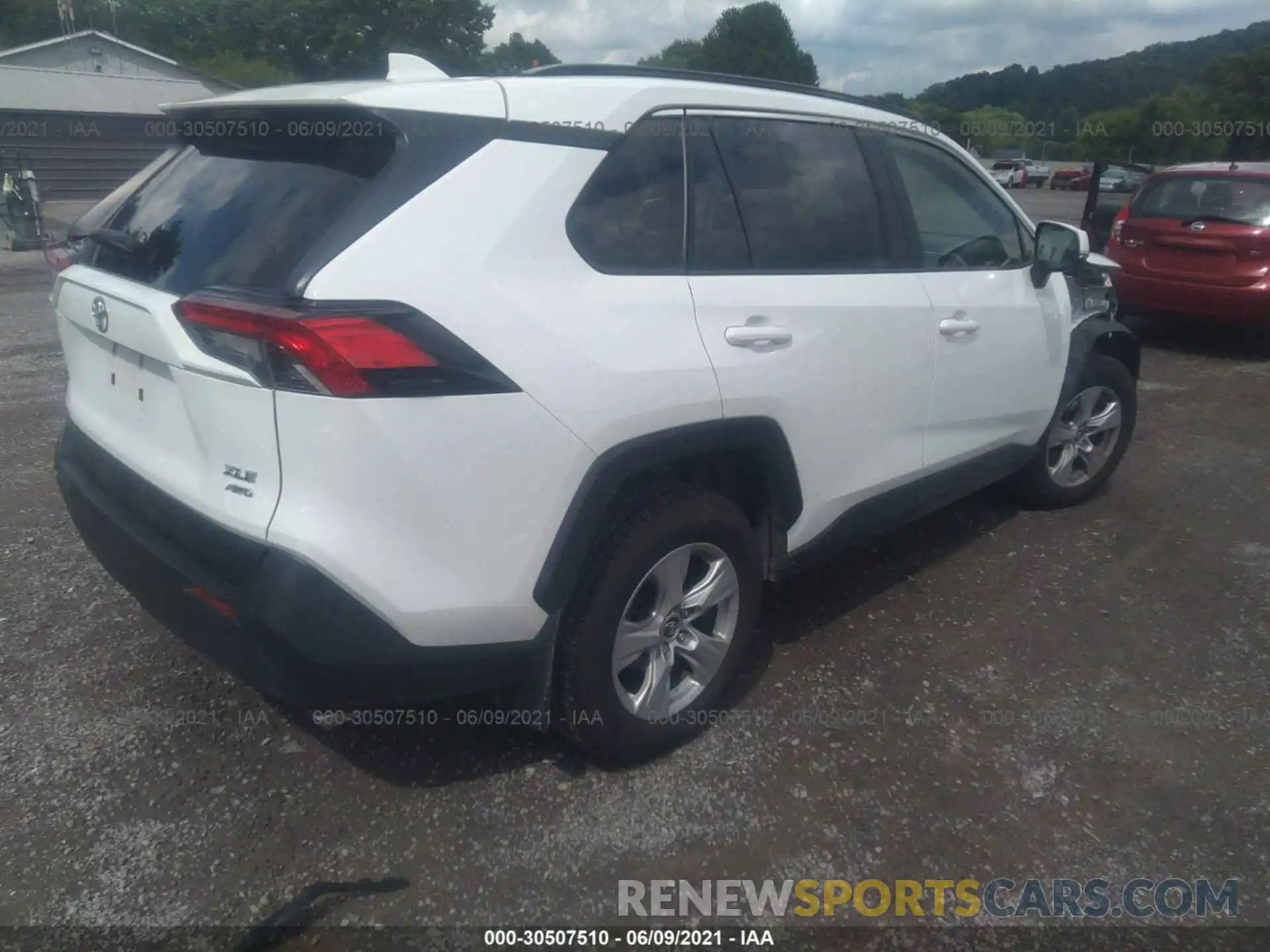 4 Photograph of a damaged car JTMP1RFV5KD508978 TOYOTA RAV4 2019