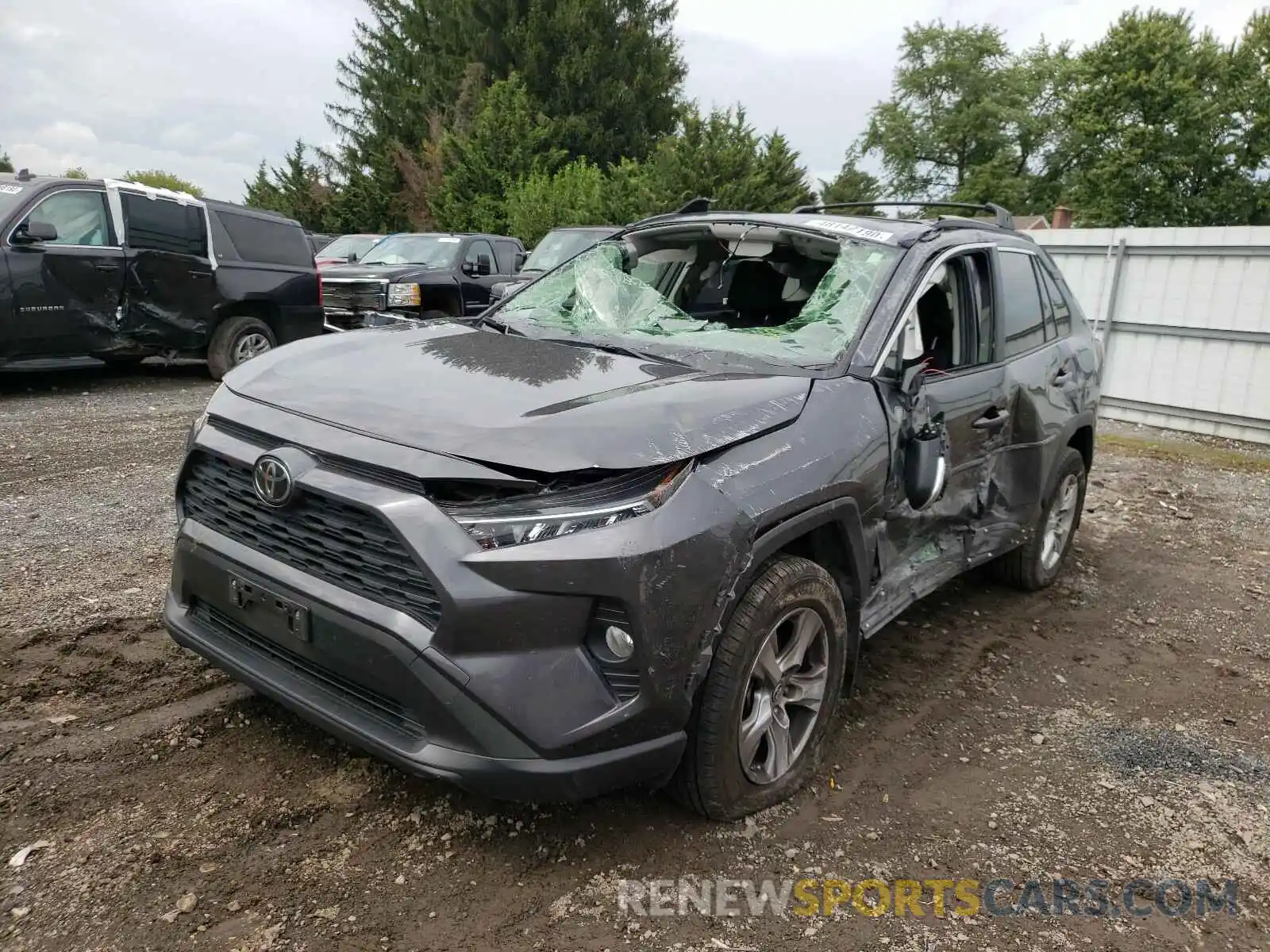 2 Photograph of a damaged car JTMP1RFV5KJ010667 TOYOTA RAV4 2019