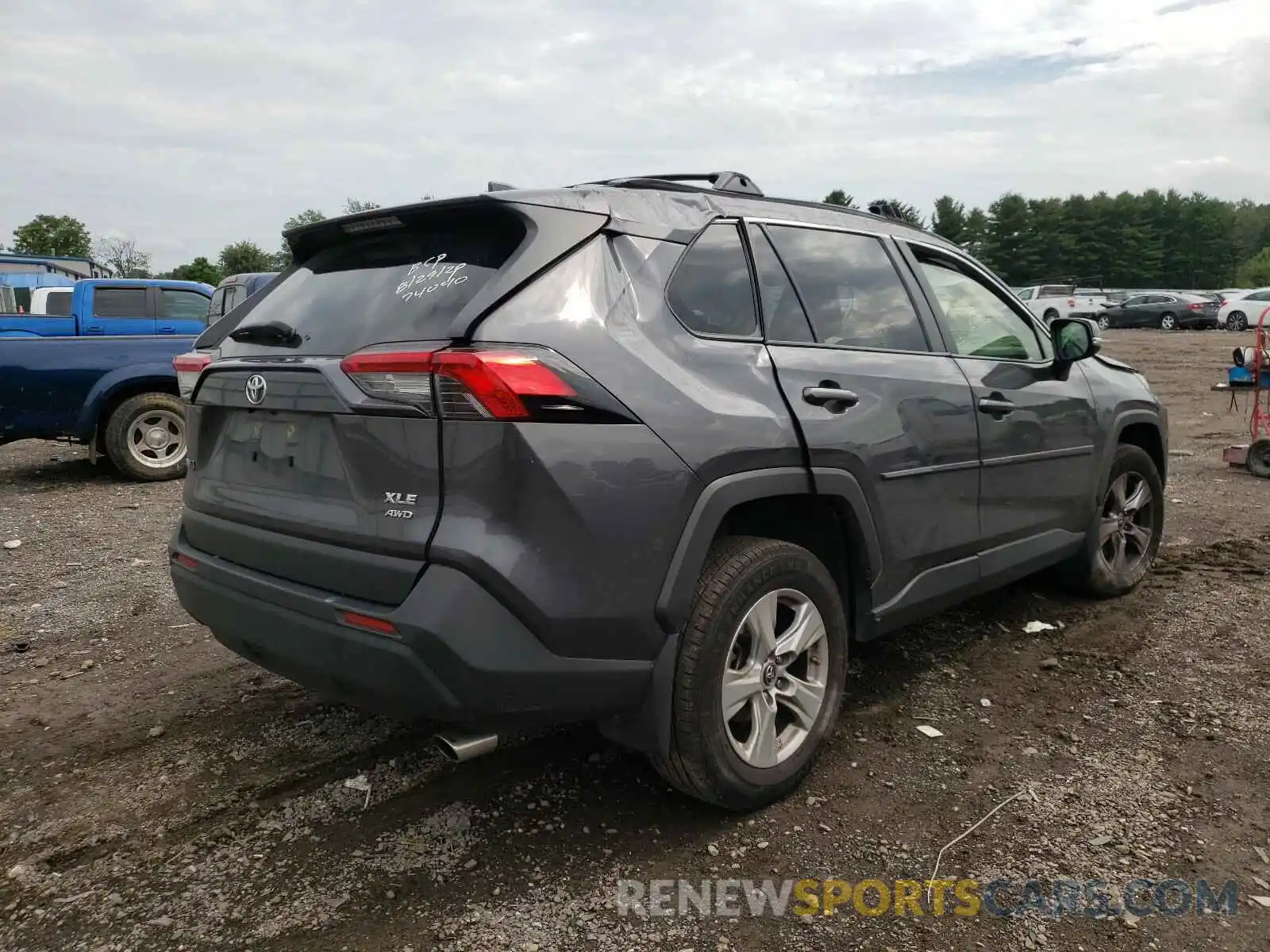 4 Photograph of a damaged car JTMP1RFV5KJ010667 TOYOTA RAV4 2019