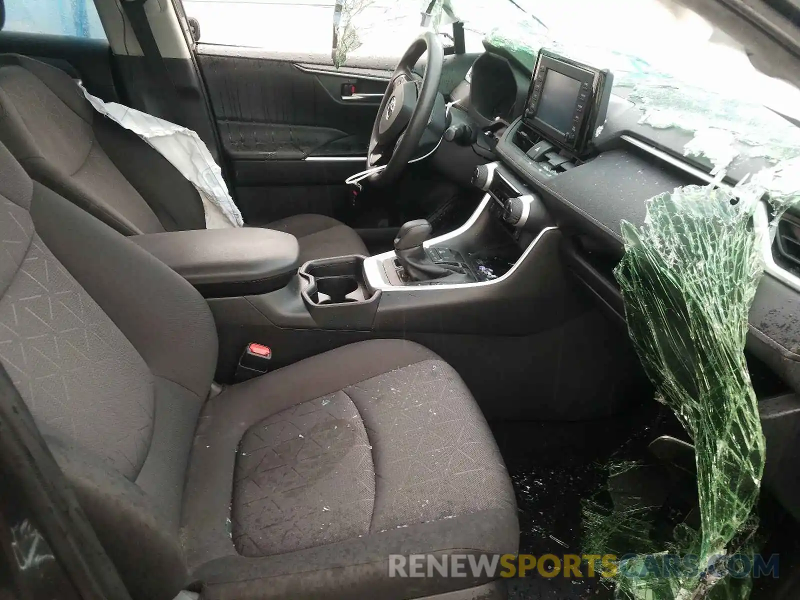 5 Photograph of a damaged car JTMP1RFV5KJ010667 TOYOTA RAV4 2019