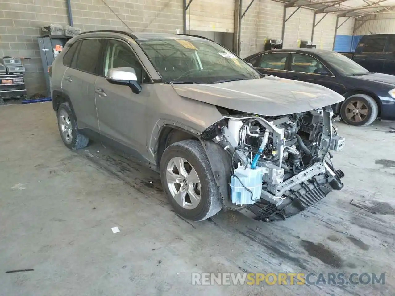 1 Photograph of a damaged car JTMP1RFV5KJ015870 TOYOTA RAV4 2019