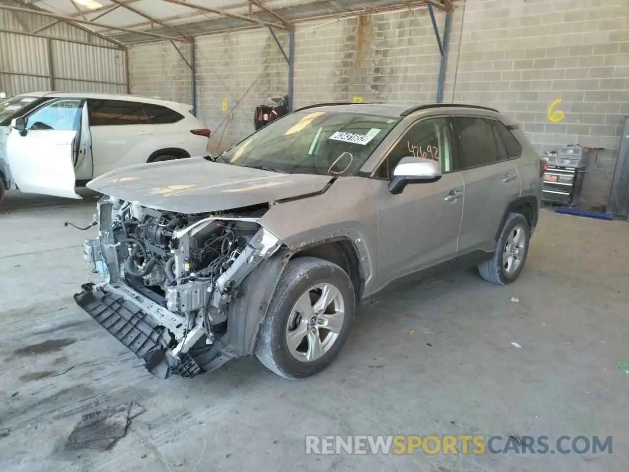 2 Photograph of a damaged car JTMP1RFV5KJ015870 TOYOTA RAV4 2019