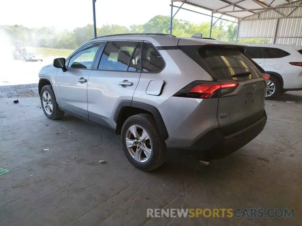 3 Photograph of a damaged car JTMP1RFV5KJ015870 TOYOTA RAV4 2019