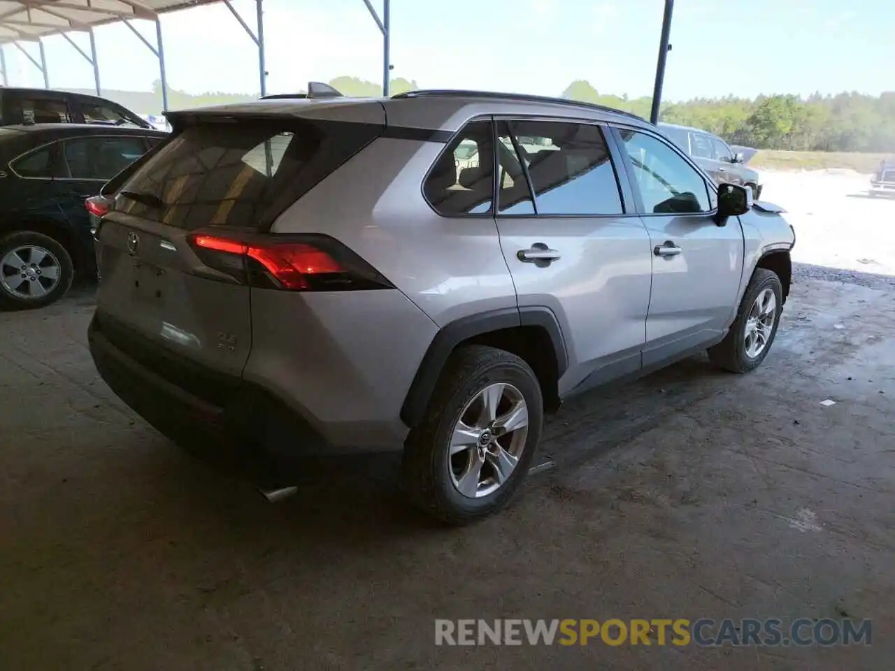 4 Photograph of a damaged car JTMP1RFV5KJ015870 TOYOTA RAV4 2019