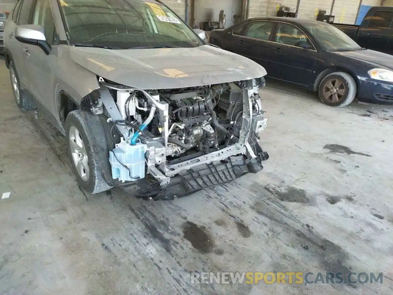 9 Photograph of a damaged car JTMP1RFV5KJ015870 TOYOTA RAV4 2019