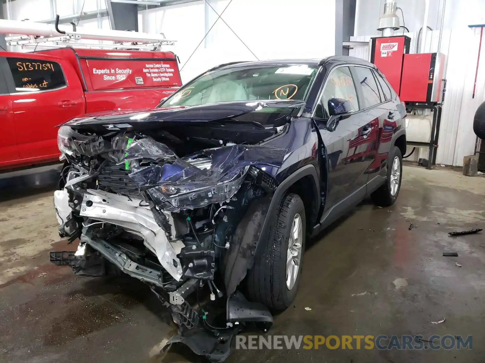 2 Photograph of a damaged car JTMP1RFV5KJ019420 TOYOTA RAV4 2019