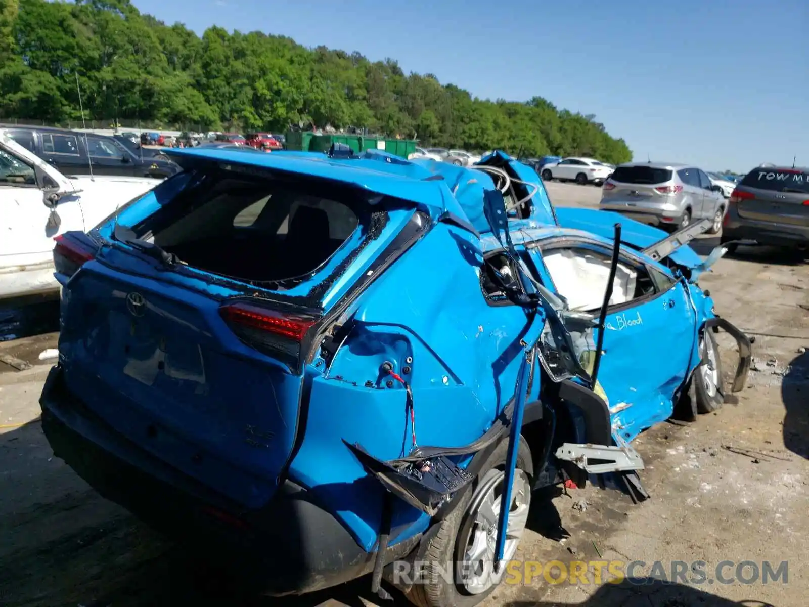 4 Photograph of a damaged car JTMP1RFV5KJ019692 TOYOTA RAV4 2019