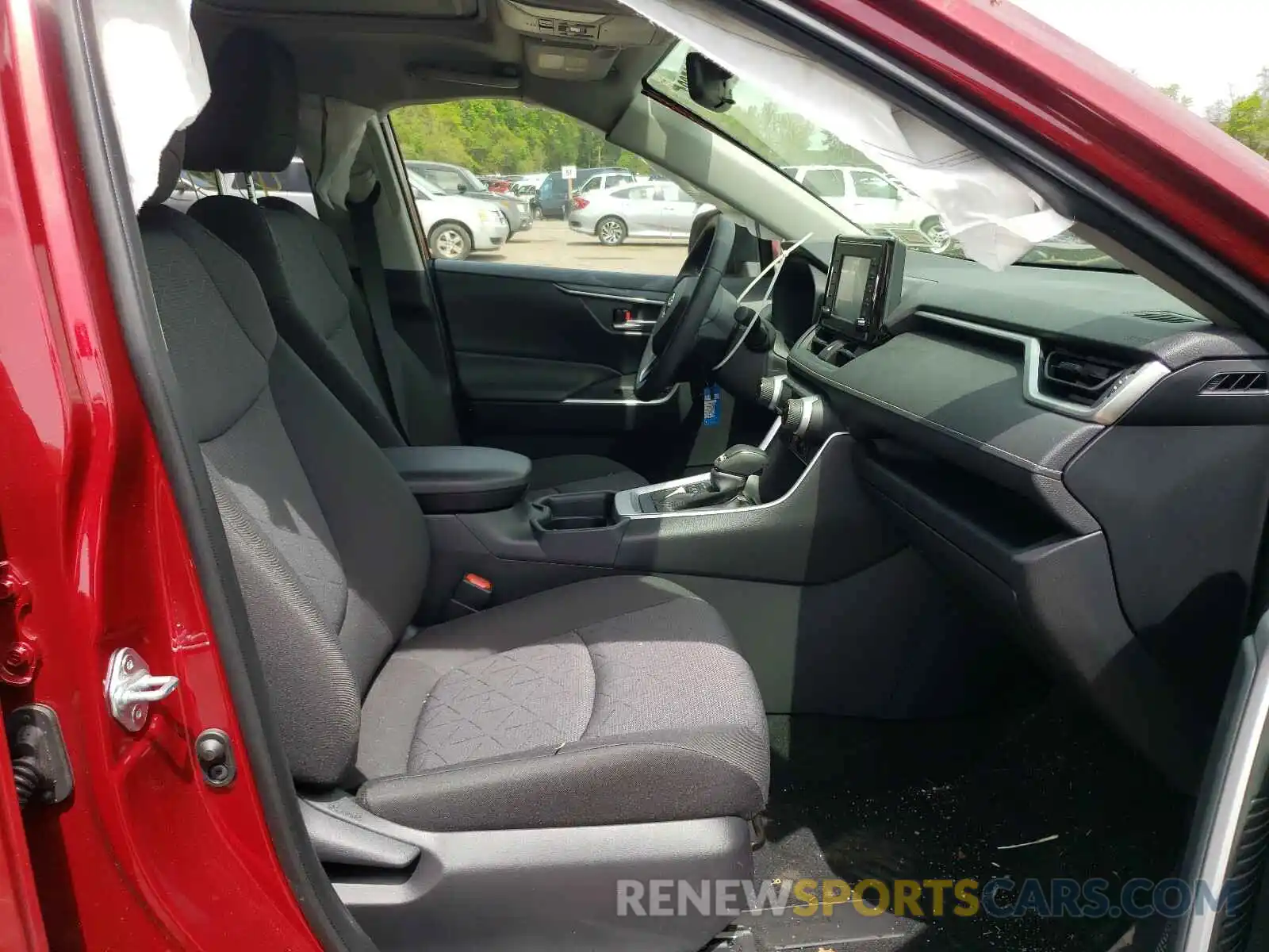 5 Photograph of a damaged car JTMP1RFV5KJ019949 TOYOTA RAV4 2019