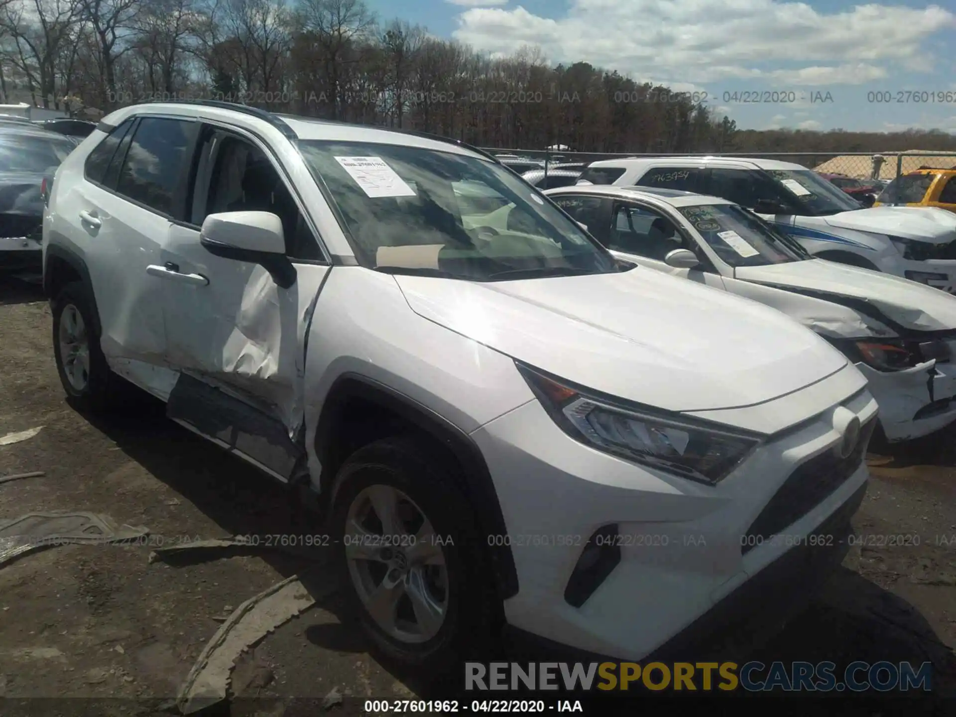 1 Photograph of a damaged car JTMP1RFV5KJ020163 TOYOTA RAV4 2019