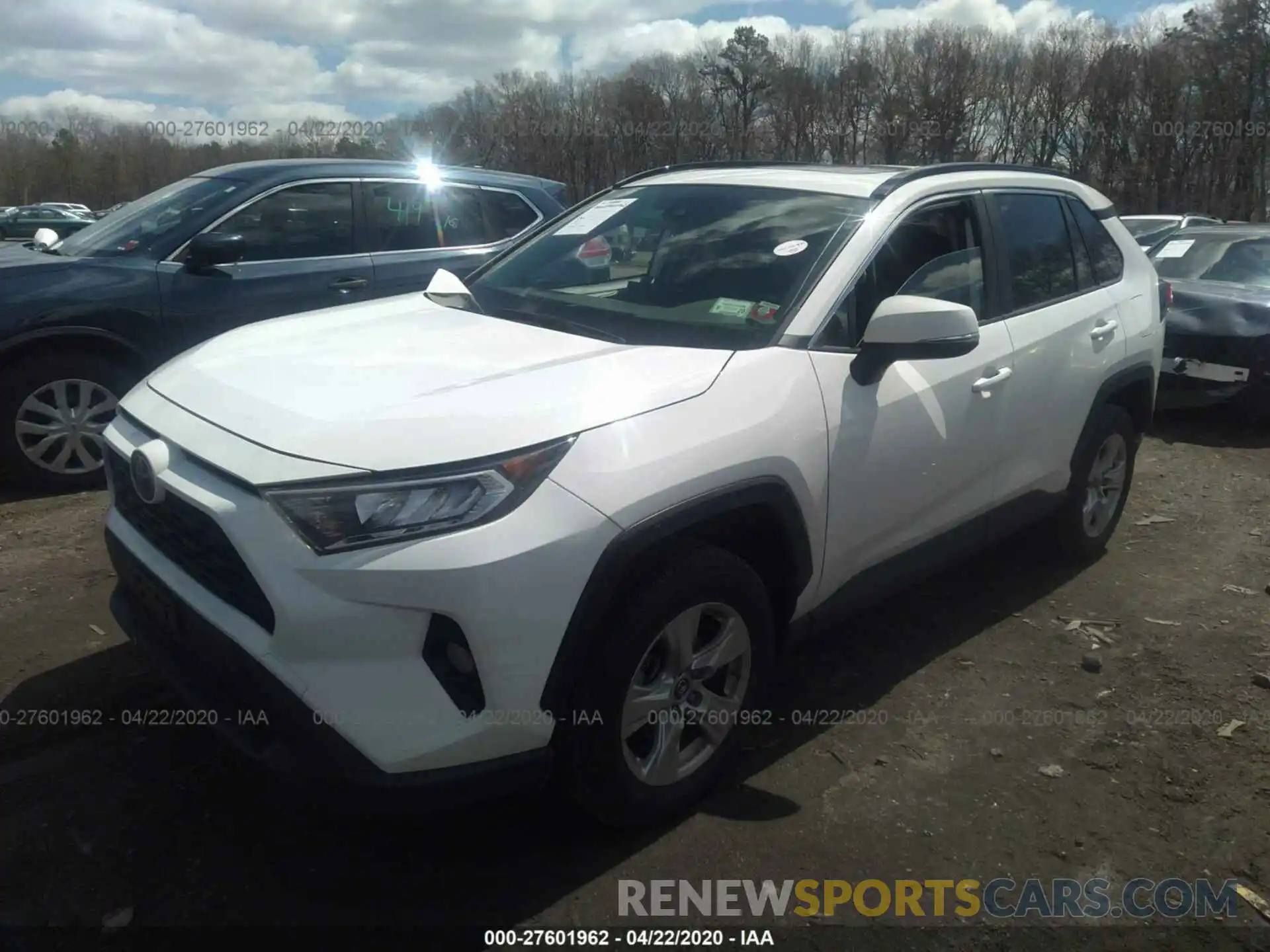 2 Photograph of a damaged car JTMP1RFV5KJ020163 TOYOTA RAV4 2019