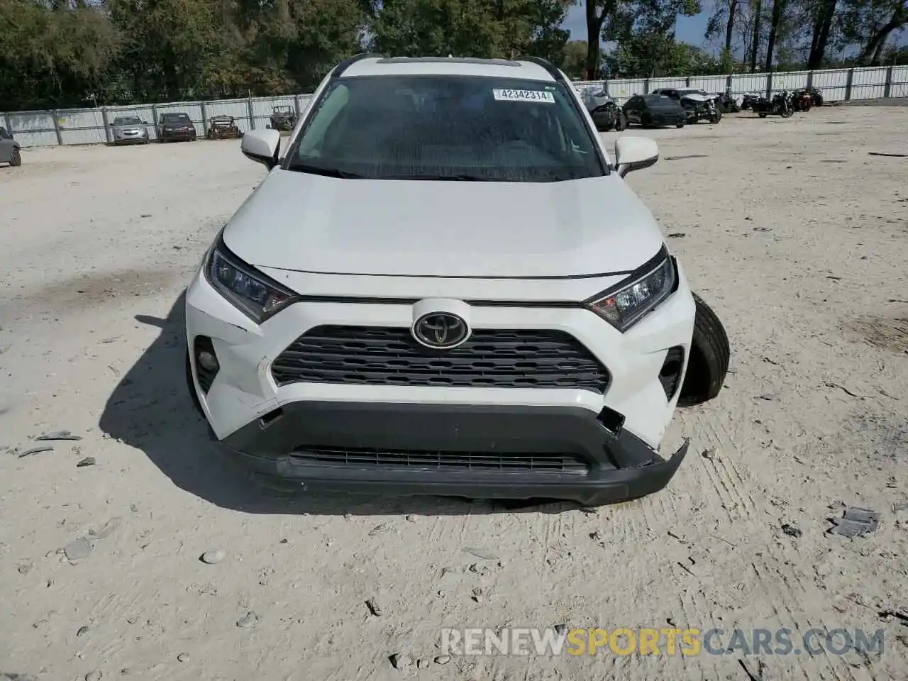 5 Photograph of a damaged car JTMP1RFV5KJ021555 TOYOTA RAV4 2019