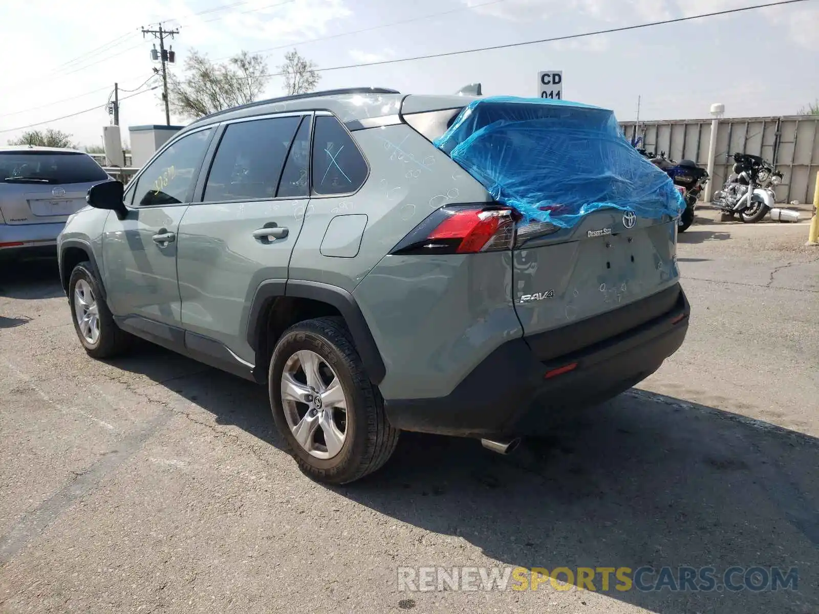 3 Photograph of a damaged car JTMP1RFV5KJ022947 TOYOTA RAV4 2019