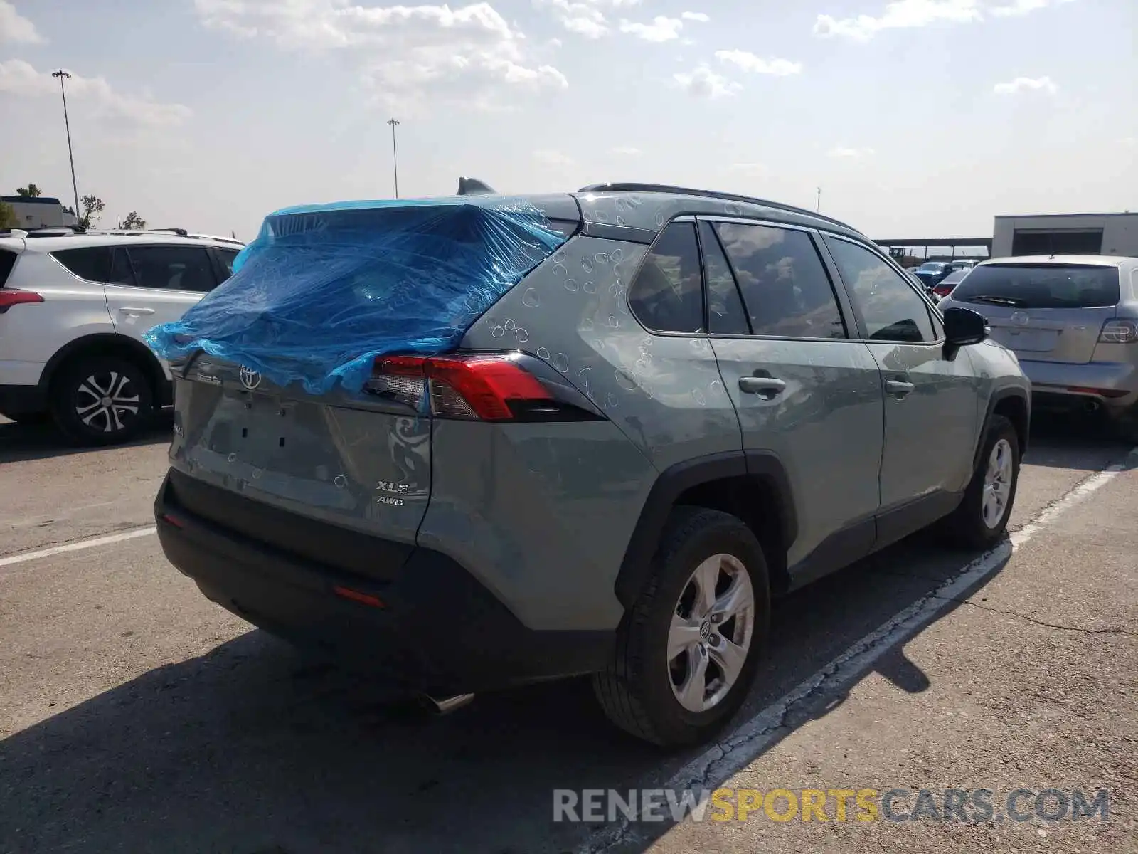 4 Photograph of a damaged car JTMP1RFV5KJ022947 TOYOTA RAV4 2019