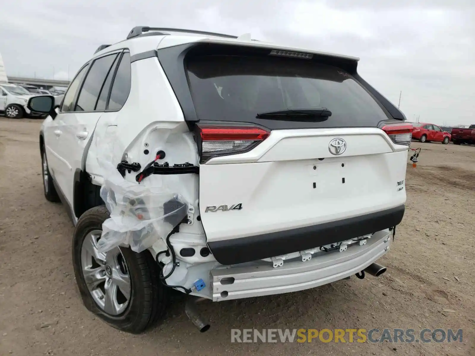 9 Photograph of a damaged car JTMP1RFV6KD037326 TOYOTA RAV4 2019