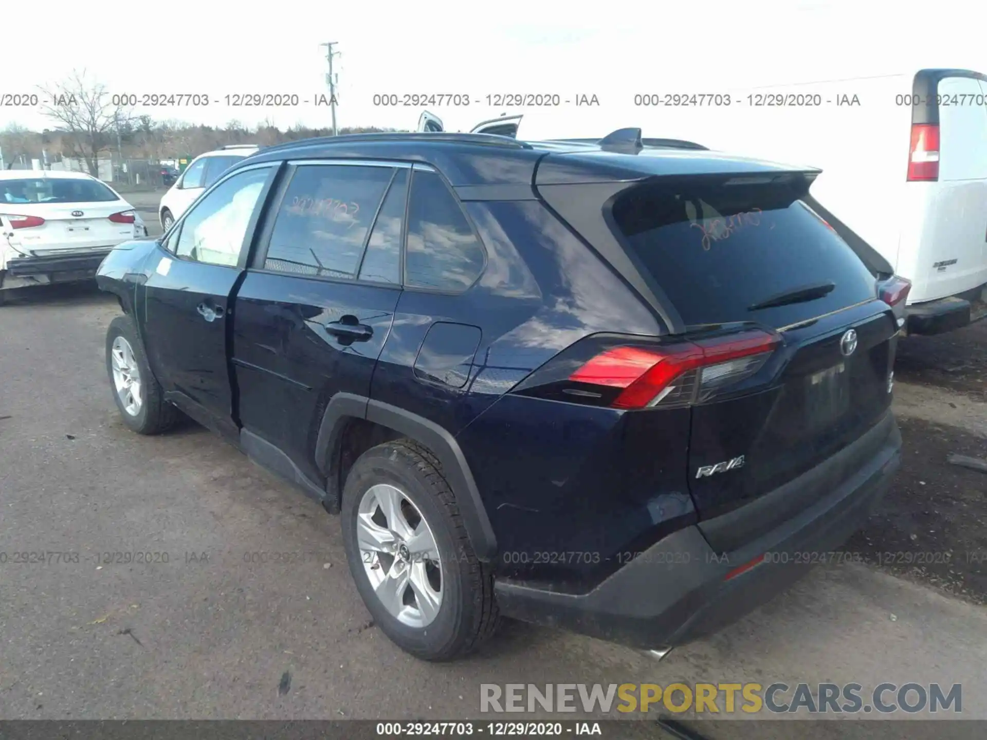 3 Фотография поврежденного автомобиля JTMP1RFV6KD037827 TOYOTA RAV4 2019