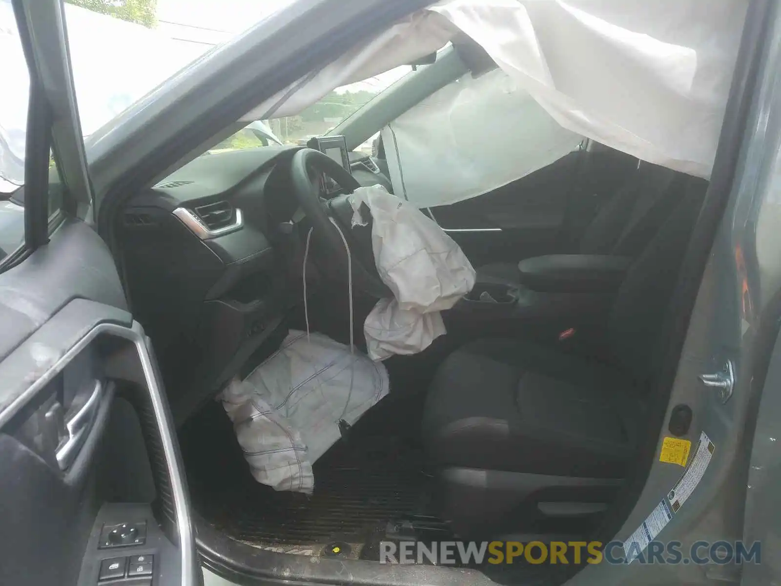 5 Photograph of a damaged car JTMP1RFV6KD045670 TOYOTA RAV4 2019