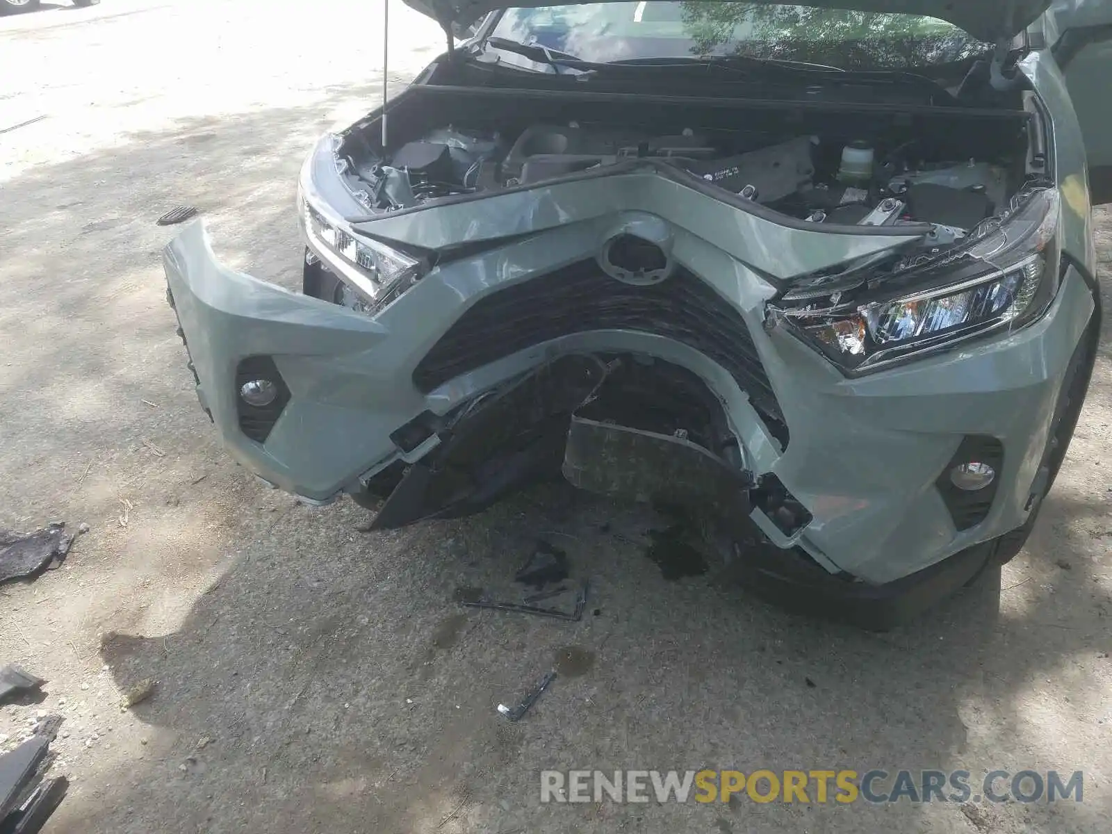 9 Photograph of a damaged car JTMP1RFV6KD045670 TOYOTA RAV4 2019